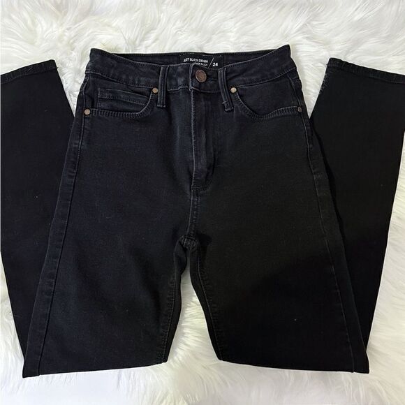 ɢᴜᴄ ᴍᴀᴅᴇ ɪɴ ᴜꜱᴀ ʜɪɢʜ-ᴡᴀɪꜱᴛ “ᴊᴜꜱᴛ ʙʟᴀᴄᴋ ᴅᴇɴɪᴍ” ᴅɪꜱᴛʀᴇꜱꜱᴇᴅ ꜰᴀᴅᴇᴅ ᴄʀᴏᴘᴘᴇᴅ ᴊᴇᴀɴꜱ - Picture 3 of 13